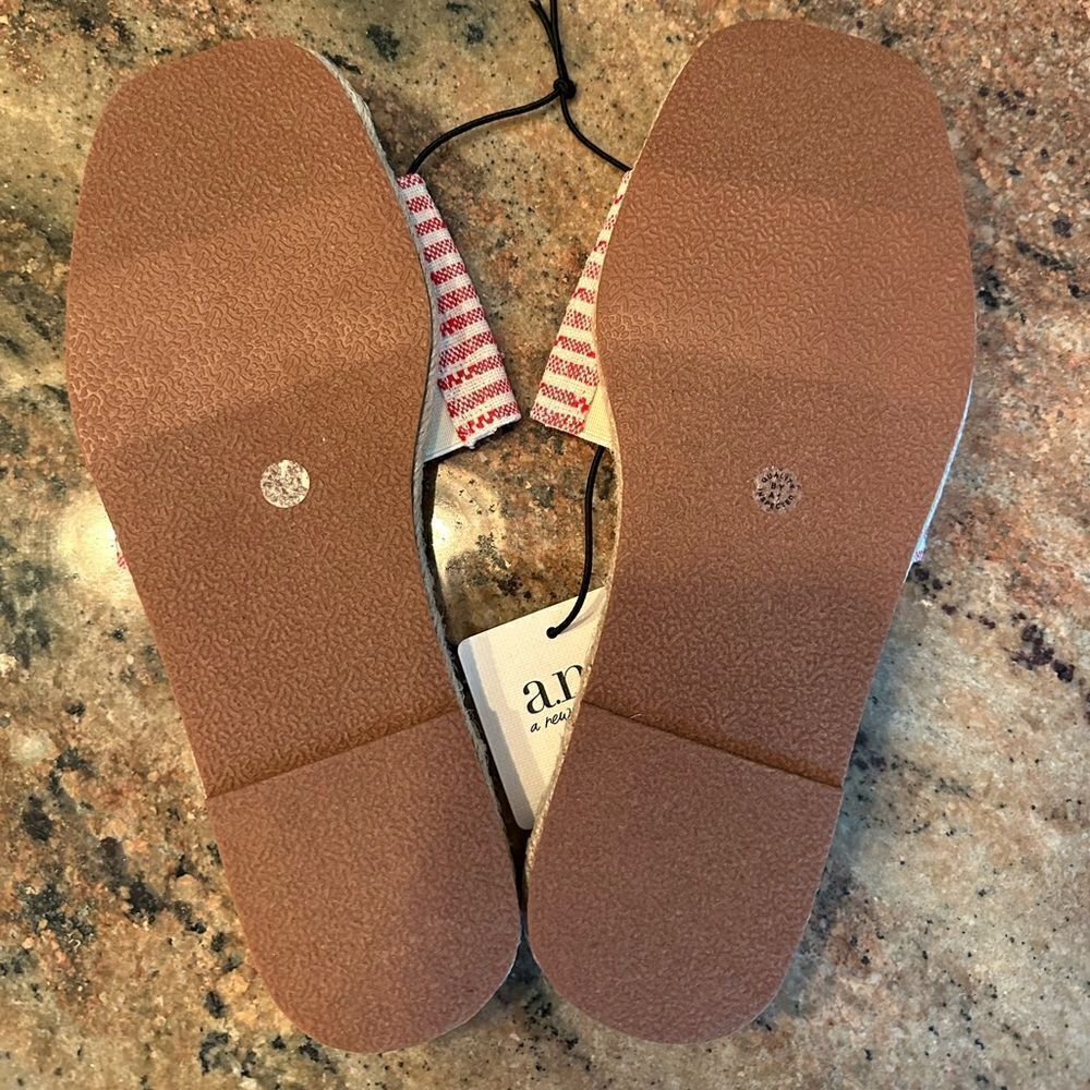 flat band sandals tan red and white size 7 - Picture 2 of 6
